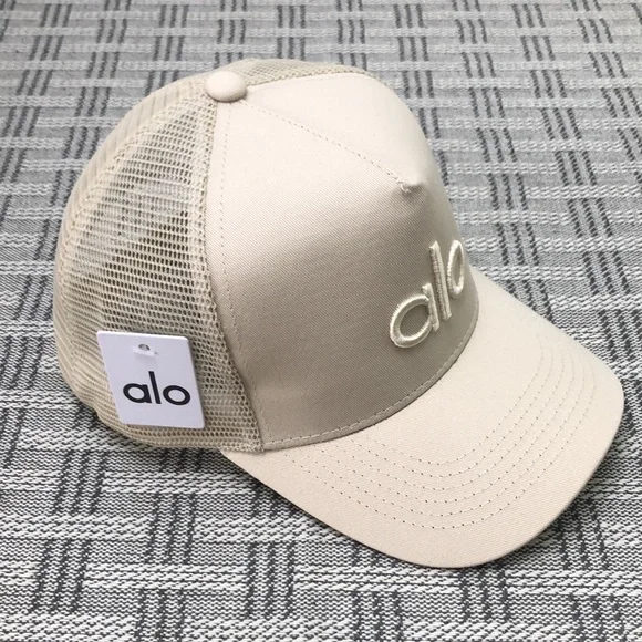BEST NWT | ALO Yoga casual District Trucker Hat - Picture 2 of 6